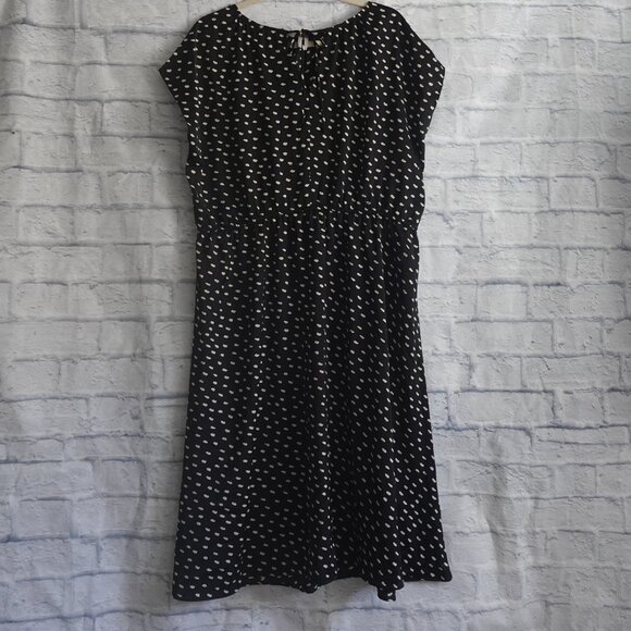 H&M Black and  off-white patterned dress - Picture 4 of 11